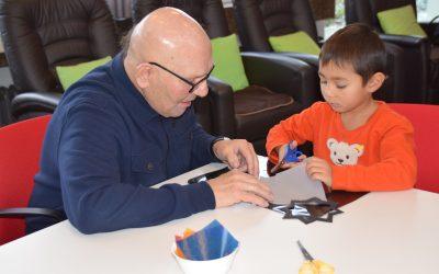 So erleben Alte und Junge Glücksmomente miteinander
